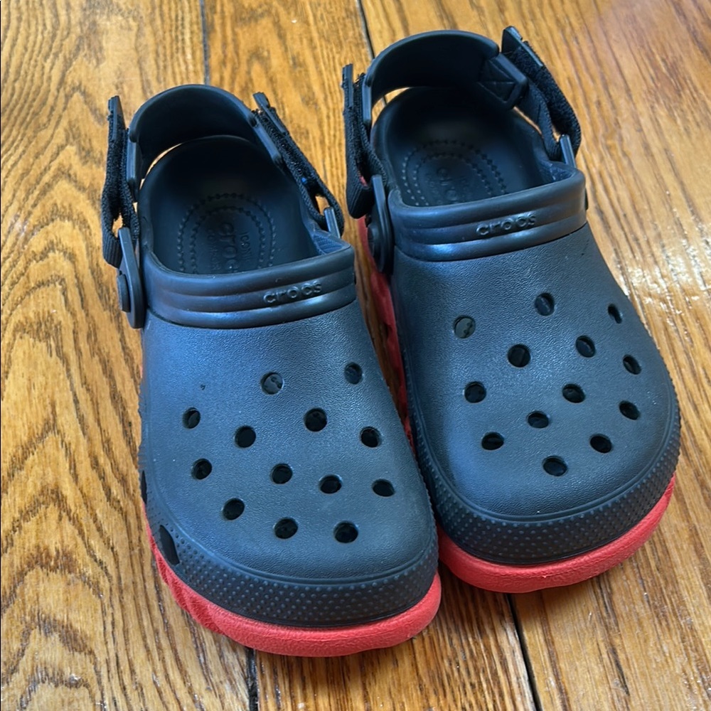 CROCS Duet Max II, black with red soles. Junior Size 4. Great condition.